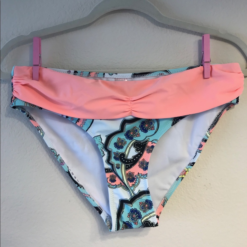 👙LiliGal Coral and Paisley pattern swim bottom